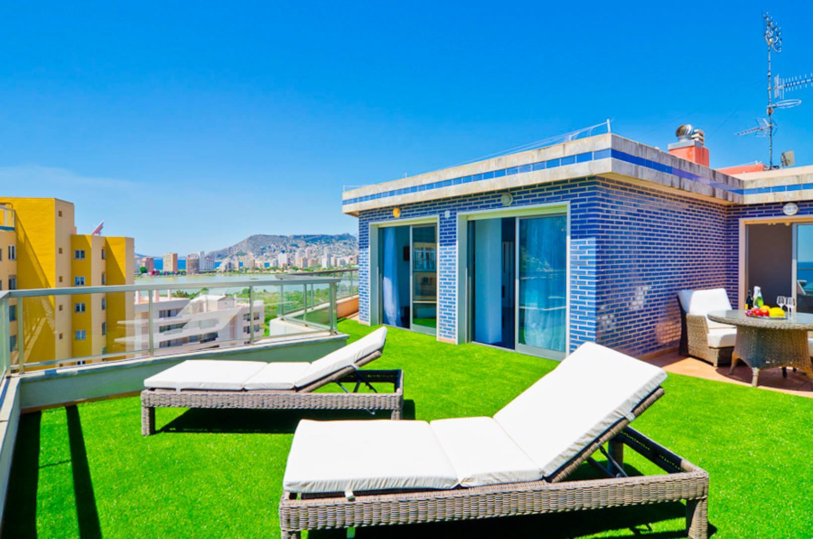 Penthouse - duplex op de eerste lijn van het strand met vrij uitzicht op de zee en de Peñon de Ifach