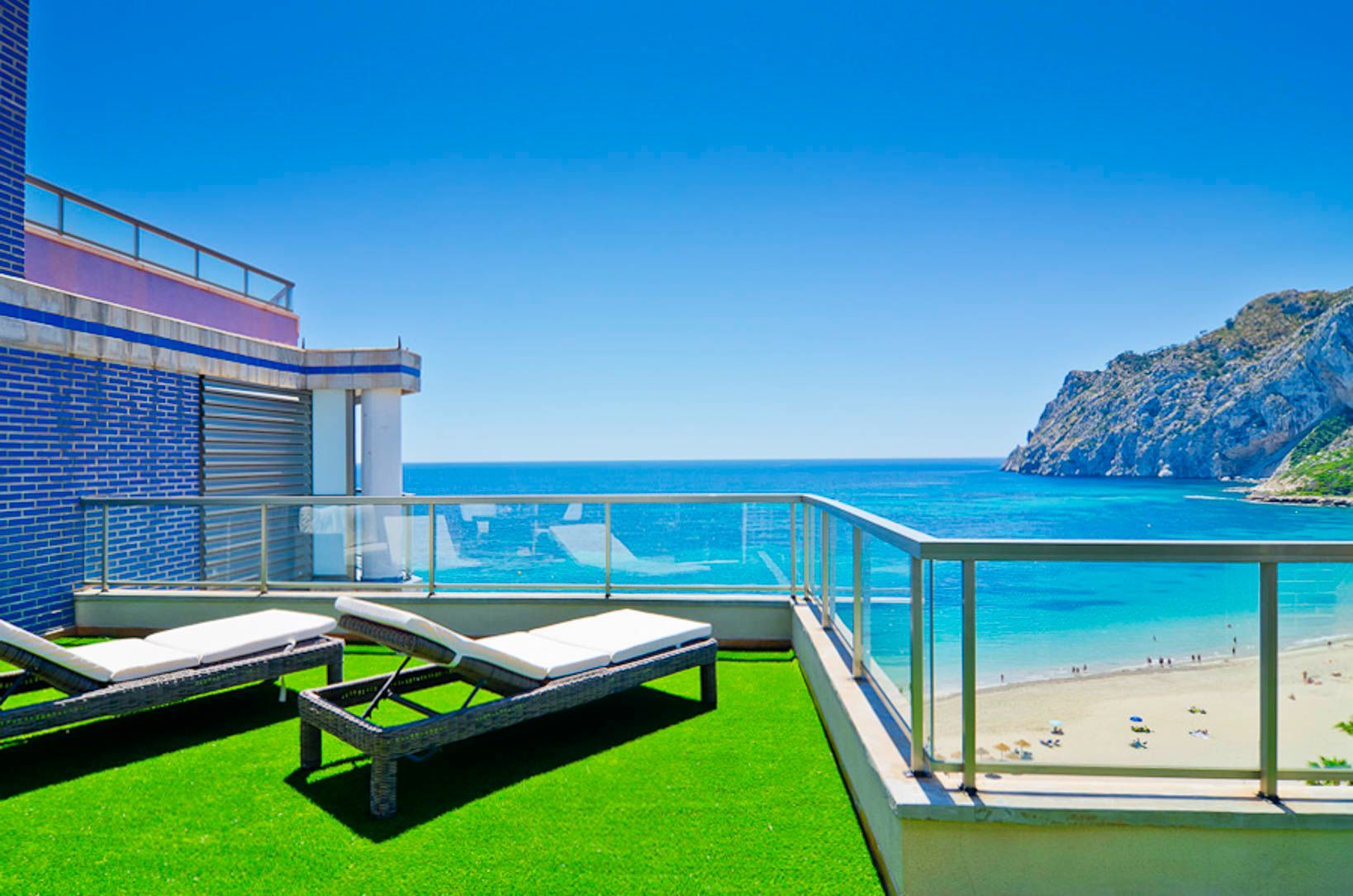 Penthouse - duplex op de eerste lijn van het strand met vrij uitzicht op de zee en de Peñon de Ifach