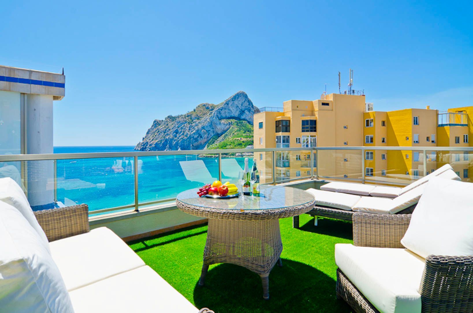 Penthouse - duplex op de eerste lijn van het strand met vrij uitzicht op de zee en de Peñon de Ifach