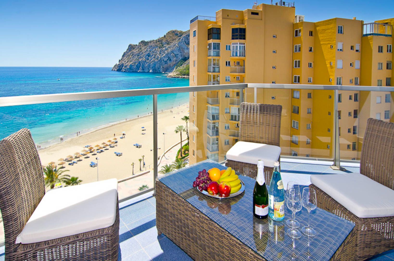 Penthouse - duplex on the first line of the beach with open views to the sea and the Peñon de Ifach