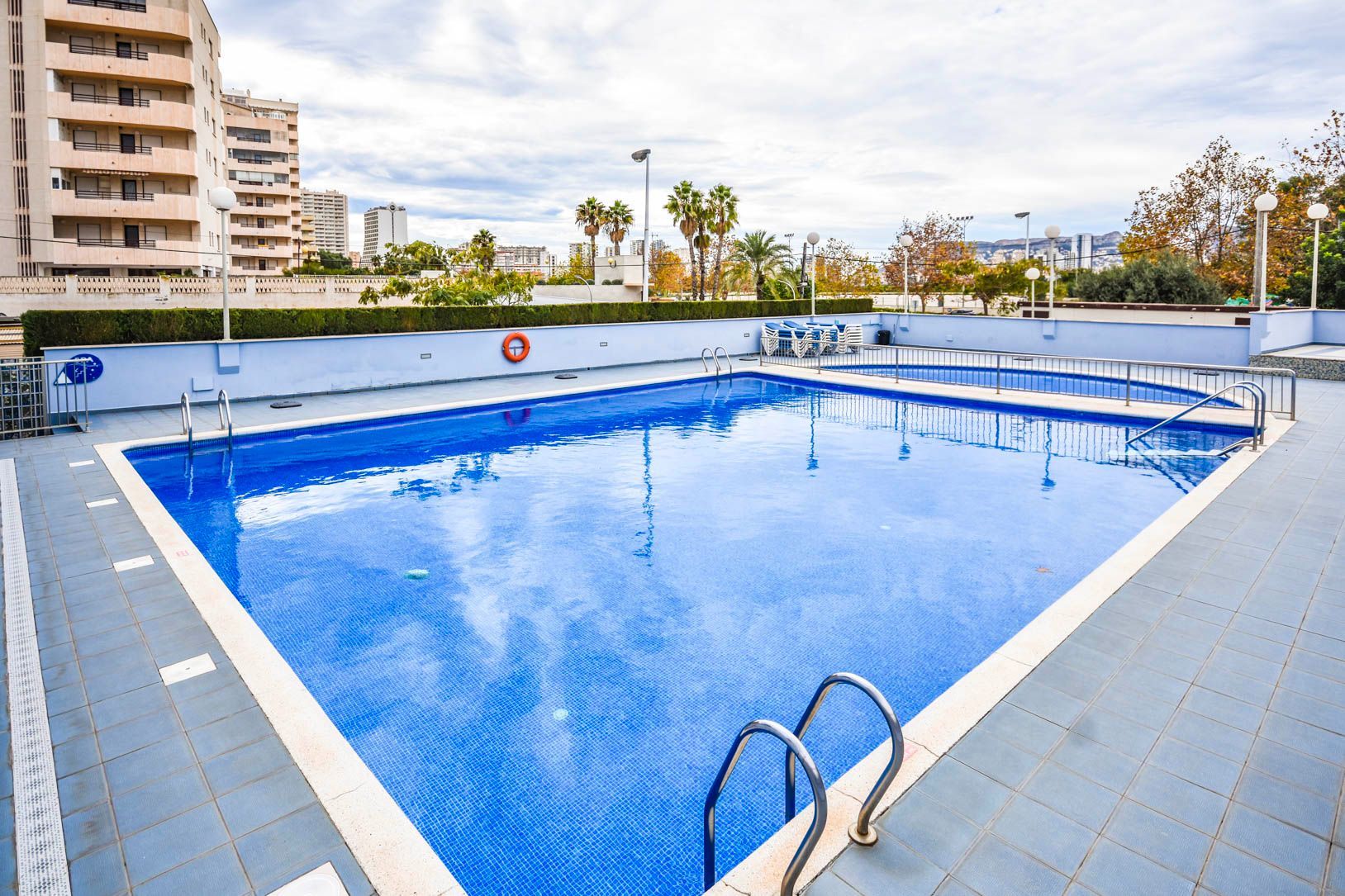 Penthouse - duplex op de eerste lijn van het strand met vrij uitzicht op de zee en de Peñon de Ifach