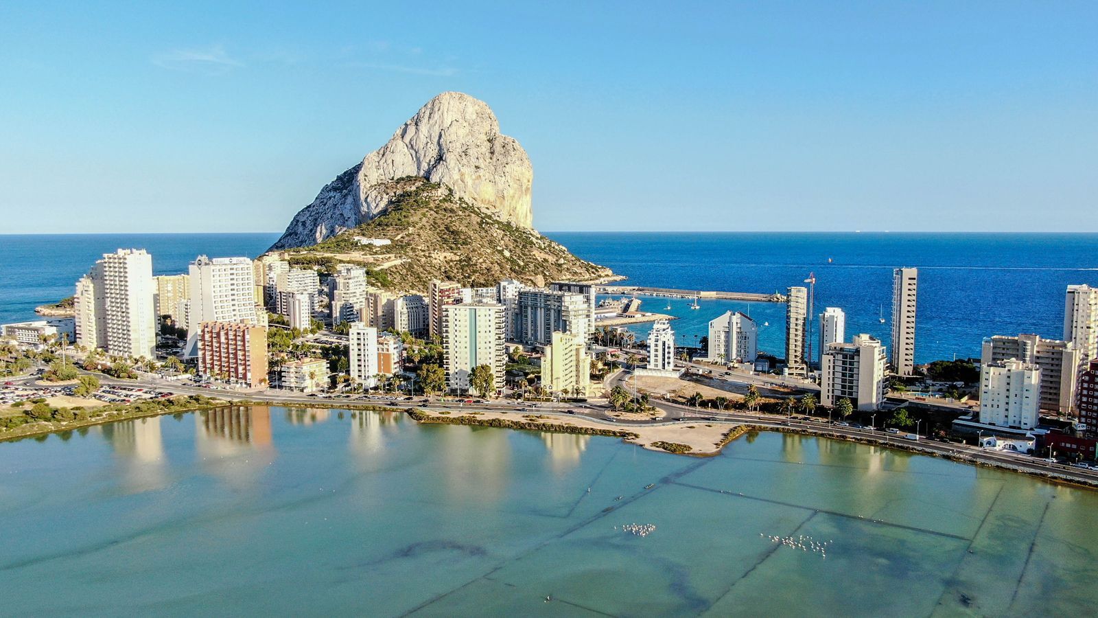 Appartement avec vue sur la mer dans la première ligne de mer à Calpe.