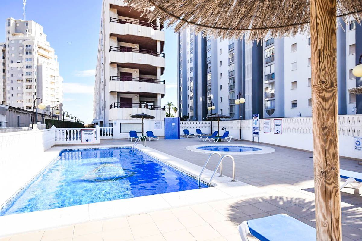 Appartement avec vue sur la mer dans la première ligne de mer à Calpe.