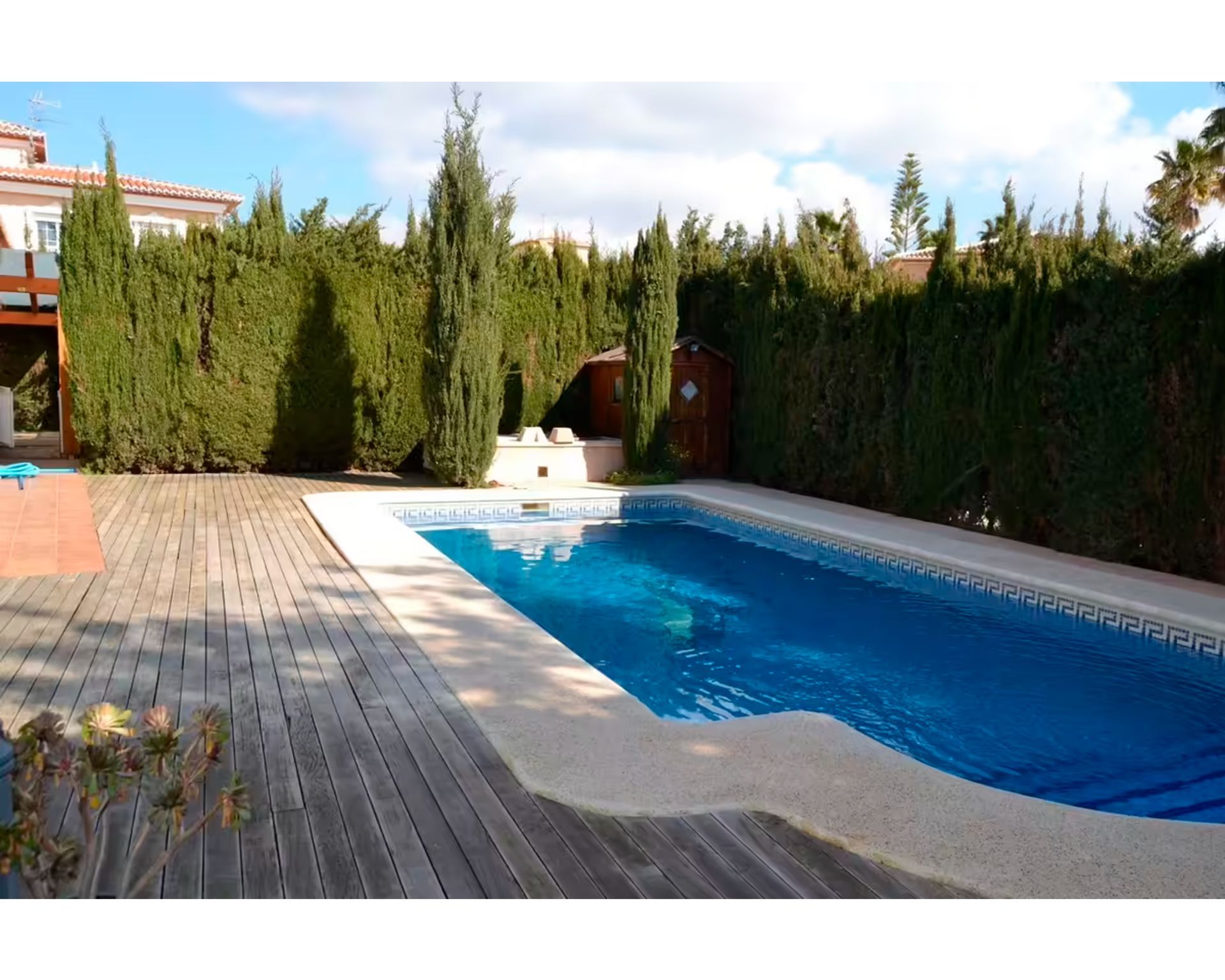 Magnífico chalet independiente con jardín y piscina