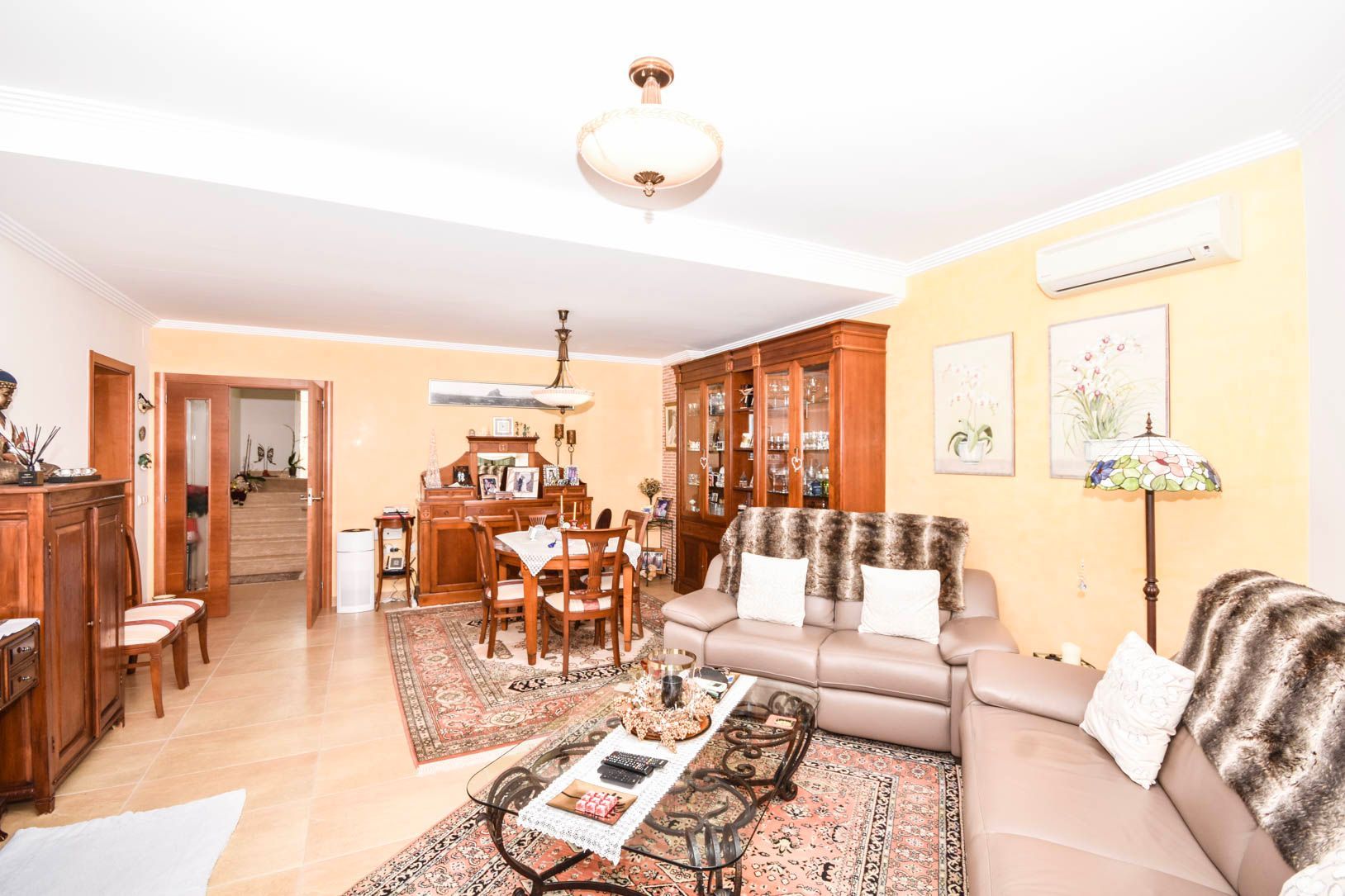 MAGNIFICENT DETACHED VILLA 600 METRES FROM THE BEACH