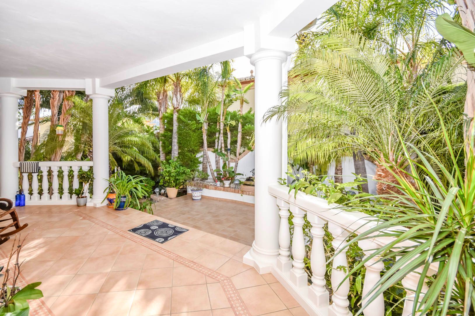 MAGNIFICENT DETACHED VILLA 600 METRES FROM THE BEACH