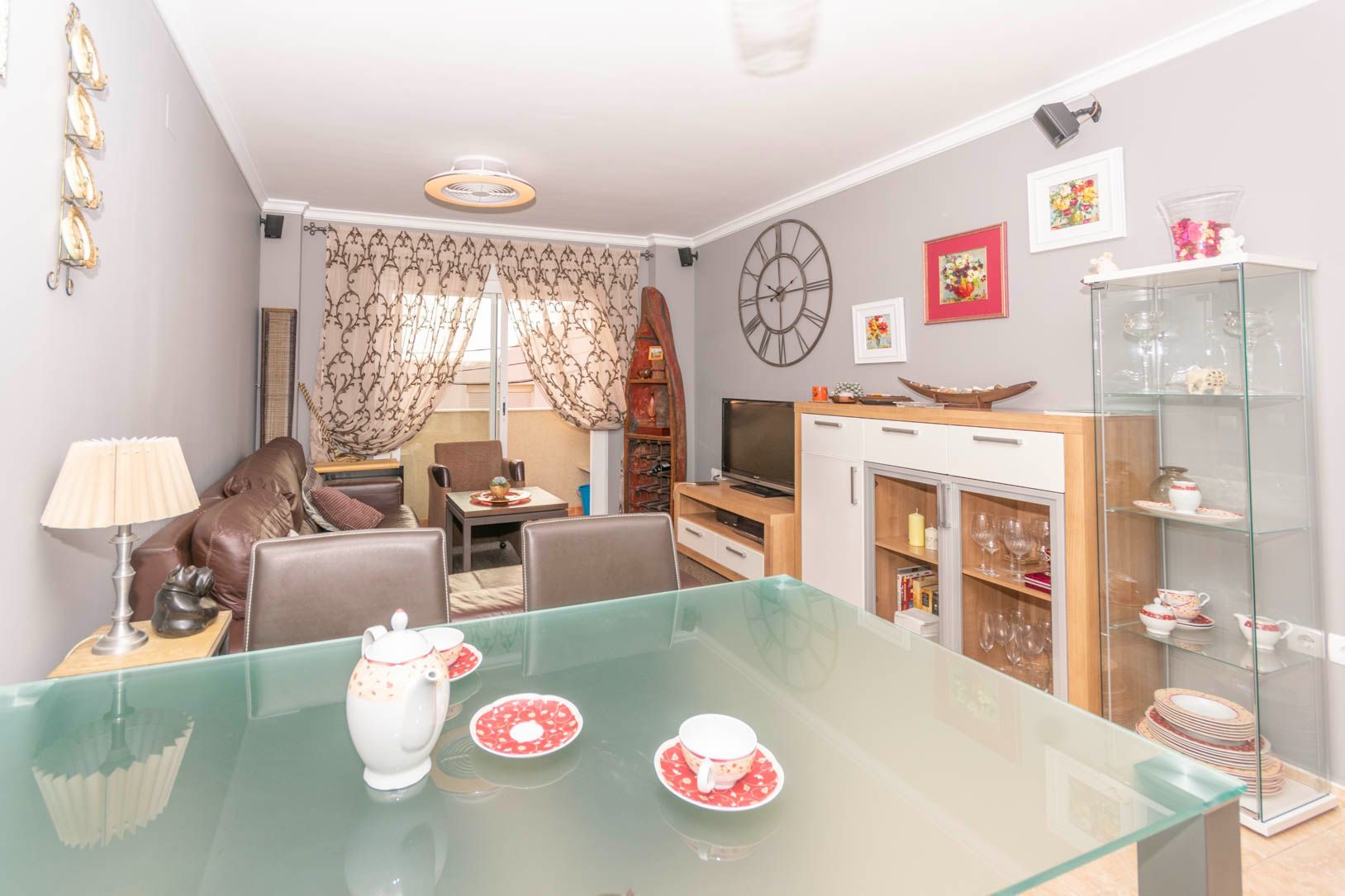 Flat in the central part of the town of Calpe, about 900 m to the Arenal beach.