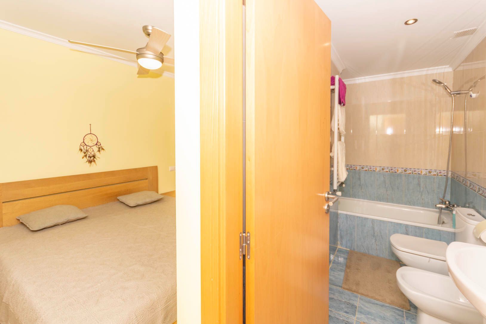 Flat in the central part of the town of Calpe, about 900 m to the Arenal beach.