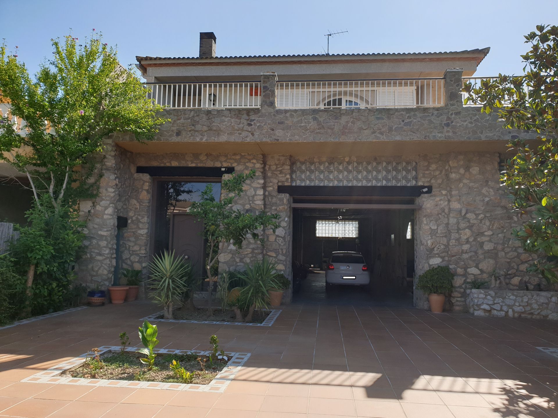 For Sale Villa In Llers Hostalets De Llers With Swimming Pool