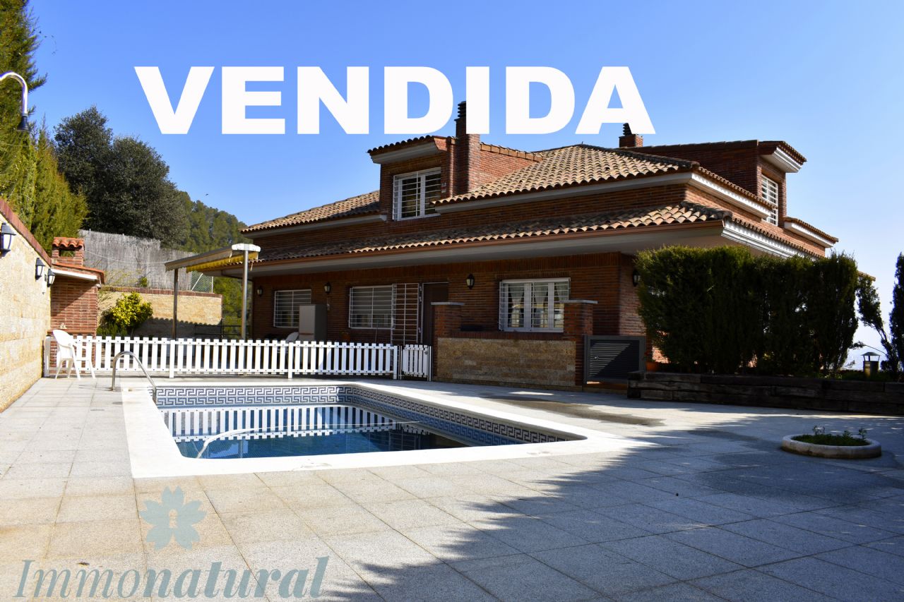 Venta Casa / Chalet en Santa Coloma de Cervelló con Piscina