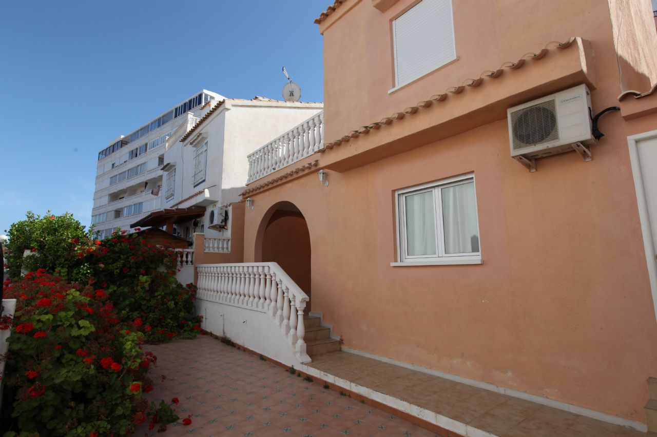 Alquiler Casa Adosada En Torrevieja La Mata Con Piscina