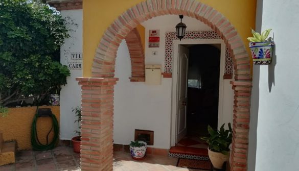 Casa adosada en Caleta de Vélez, venta