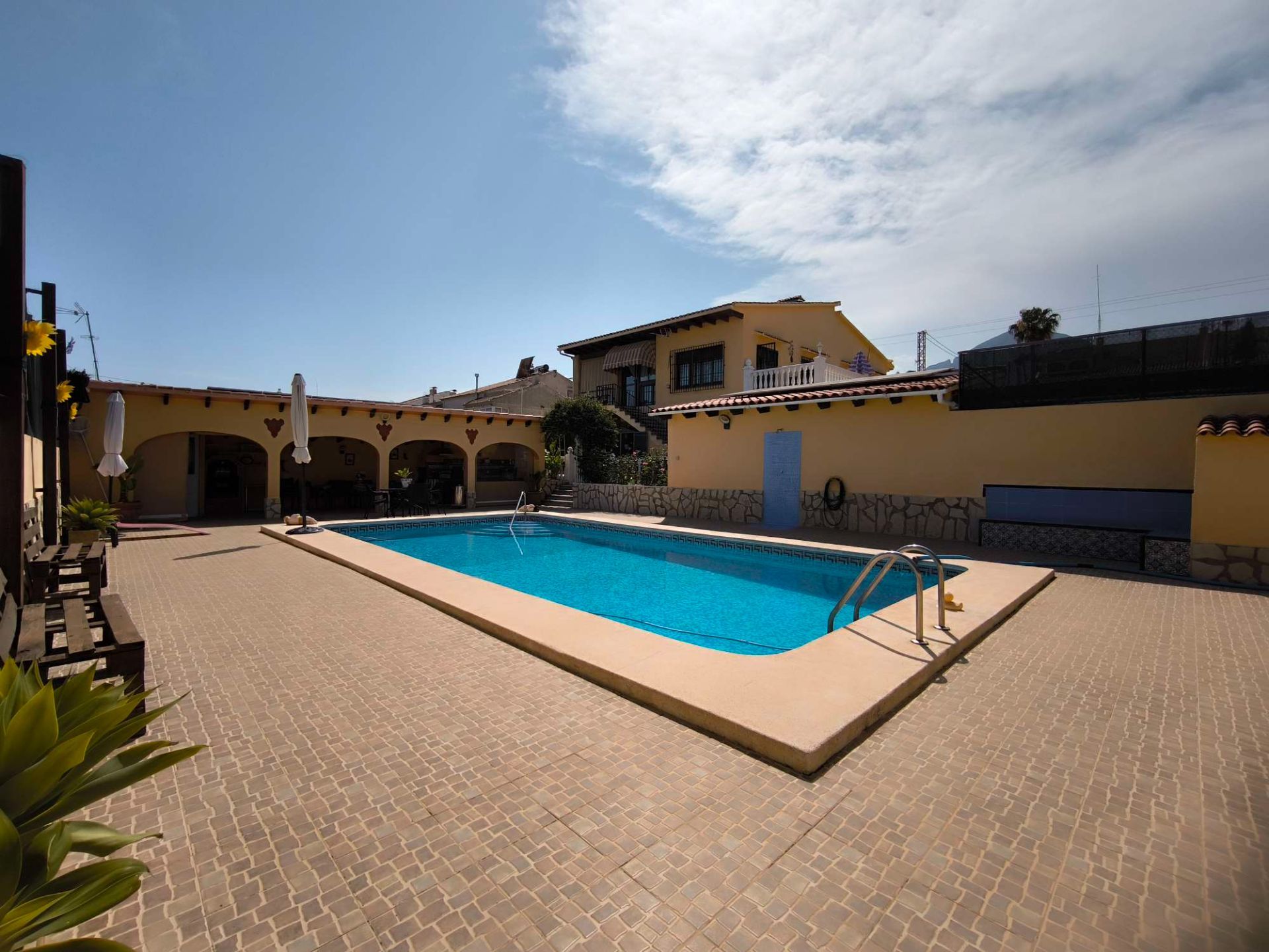Villa in La Nucía, for sale