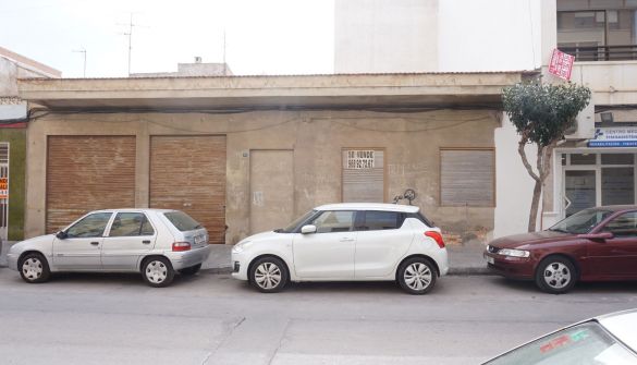 Commercial property in Almoradí, Centro, for sale