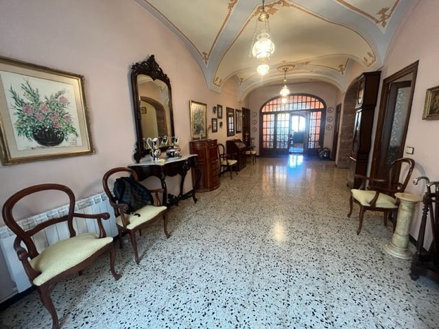 Casa adossada a Tortellà, en venda