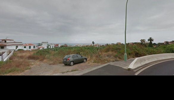 By grund i Puerto de la Cruz, san antonio, salg