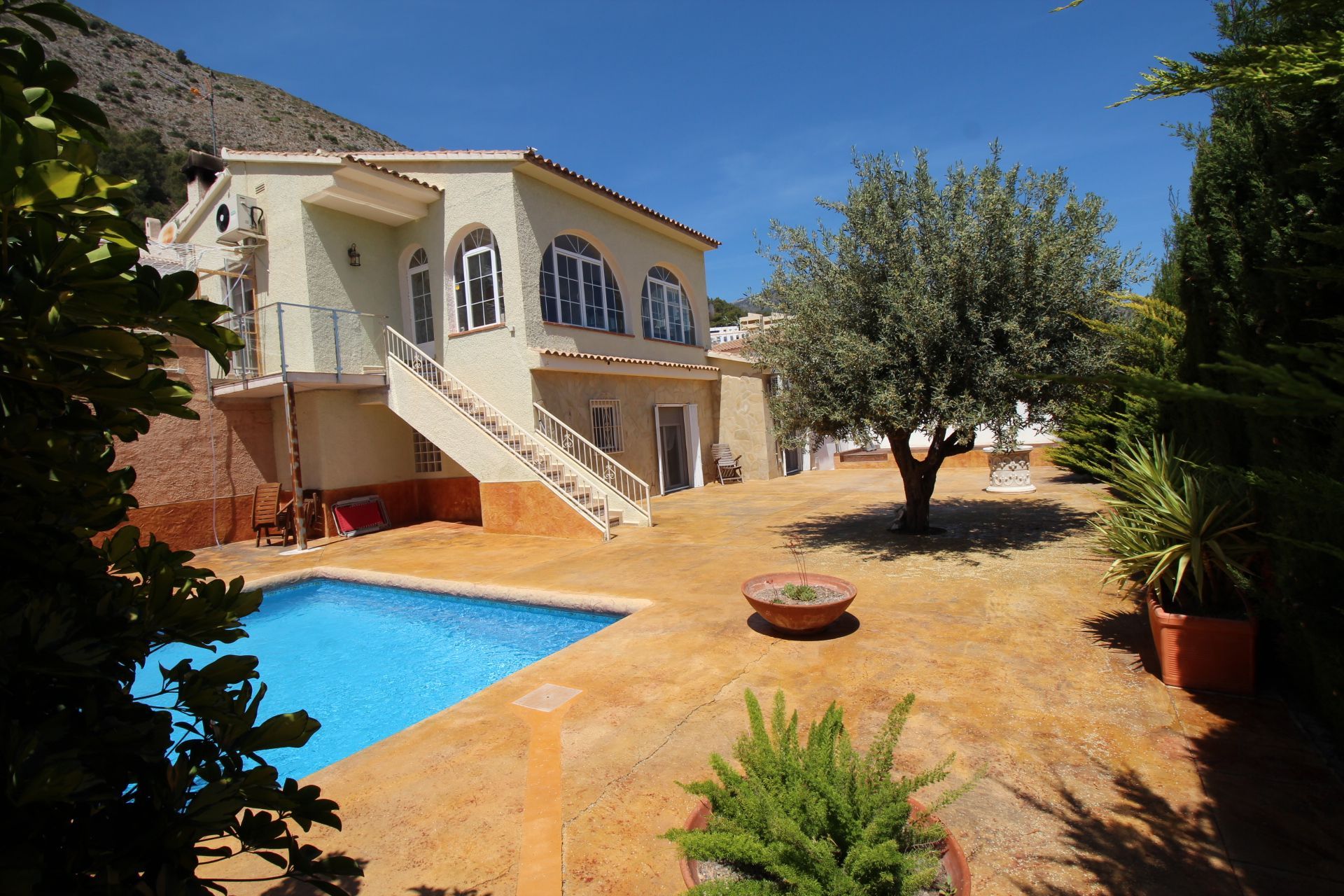 Villa in Callosa d'en Sarrià, Urbanización almedia, for sale
