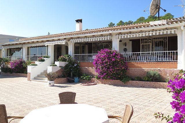 Villa in La Nucía, for sale