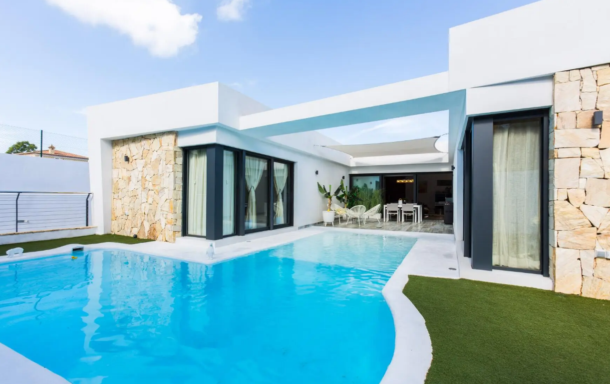 Villa in Dénia, te koop