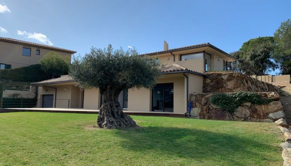 Villa in Navata, TorreMirona Golf & Spa, for sale
