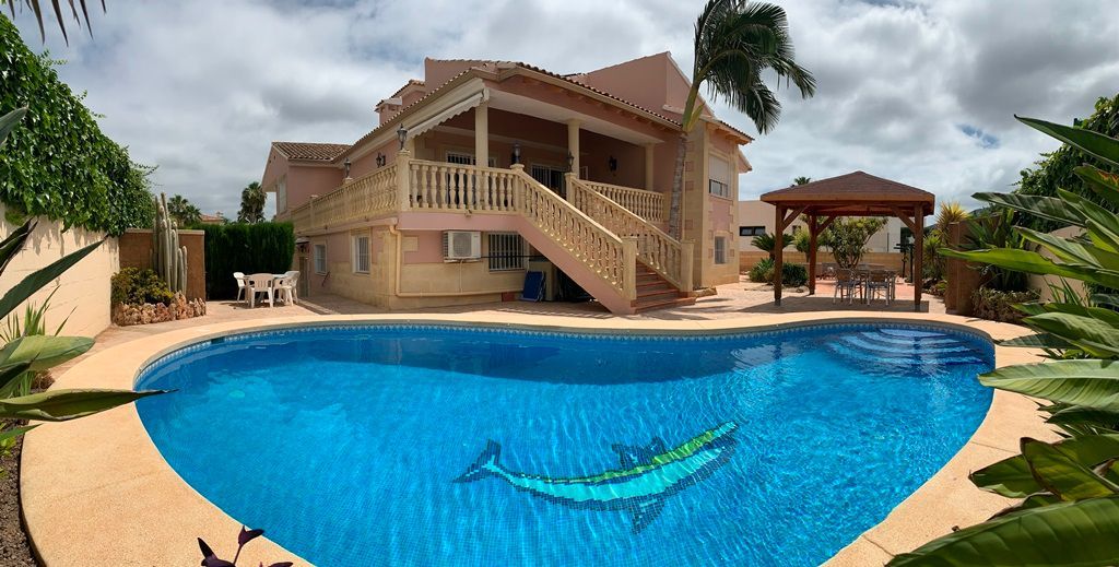 Вилла в Alfaz del Pi / l'Alfàs del Pi, продажа