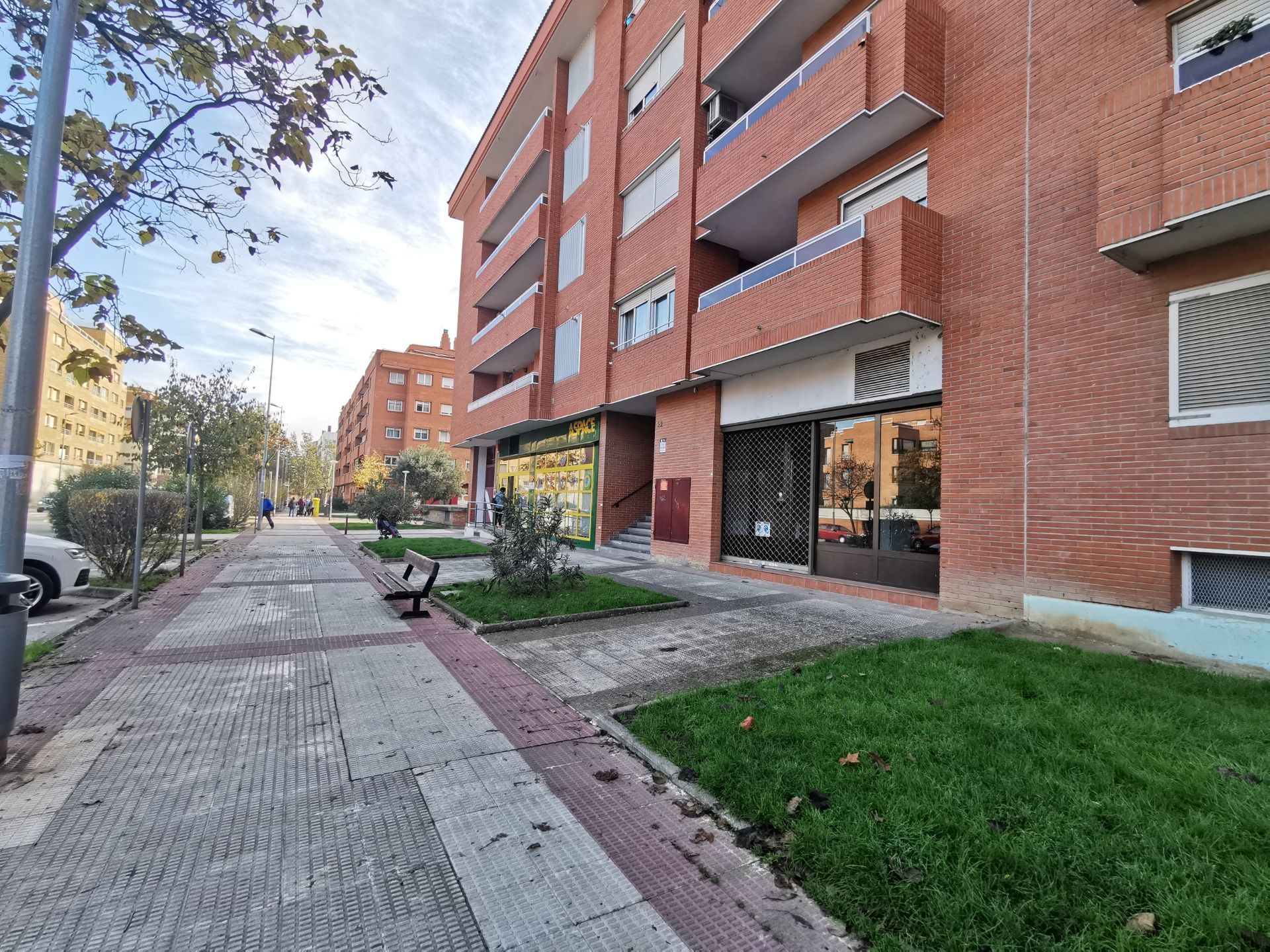 Alquiler Local comercial en Huesca