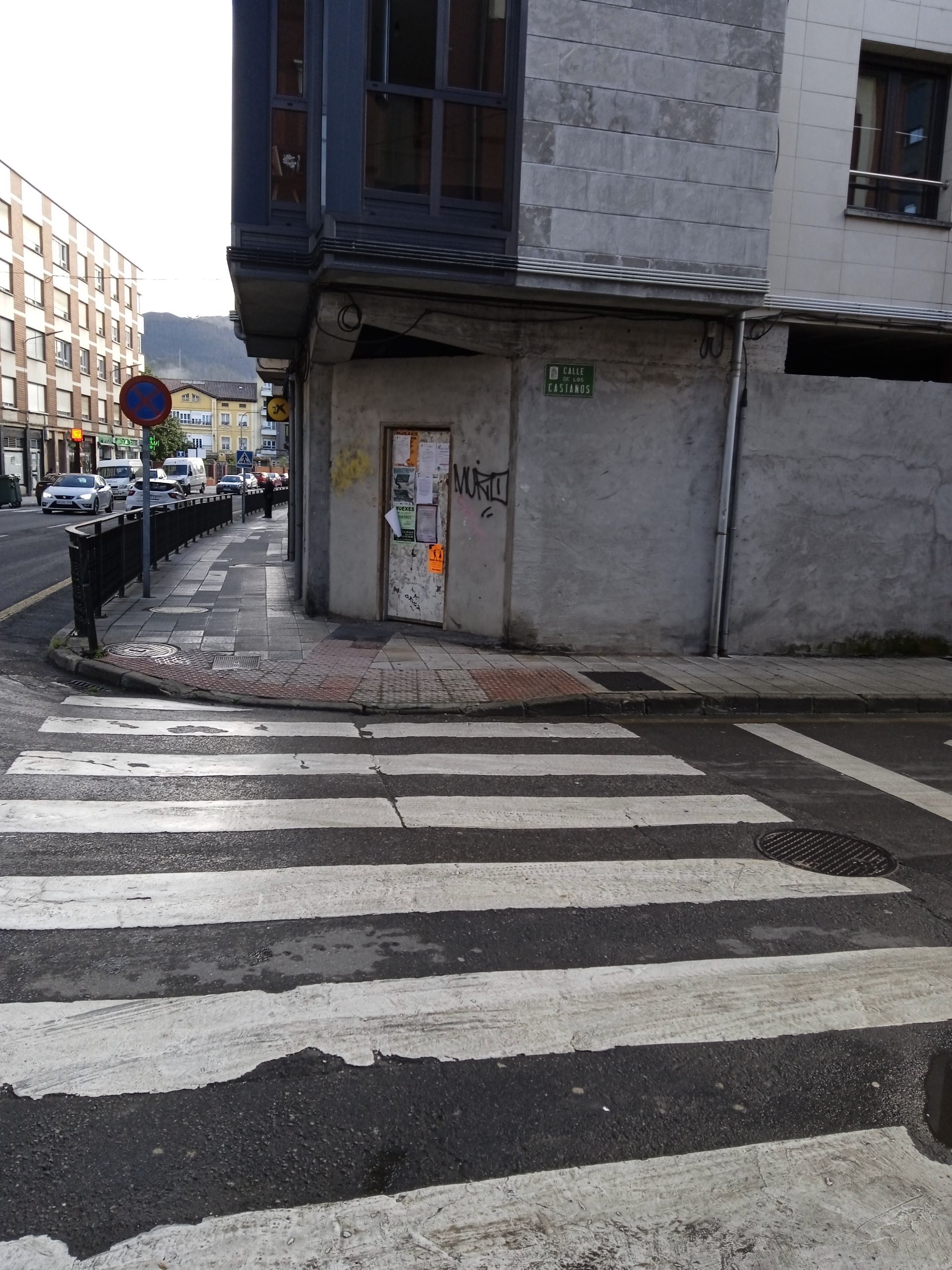 Commercial property in Parres, for rent