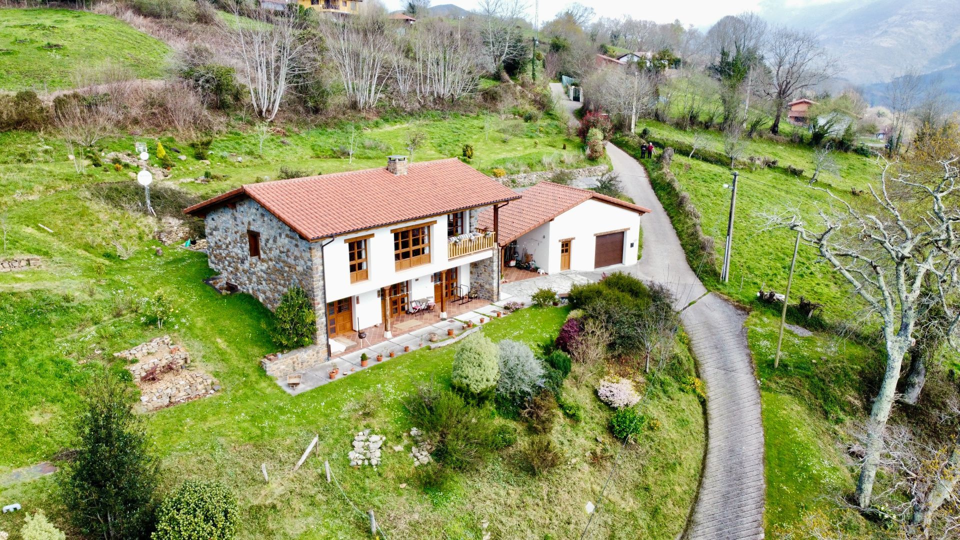 Villa i Piloña, Concejo de Piloña -, till salu