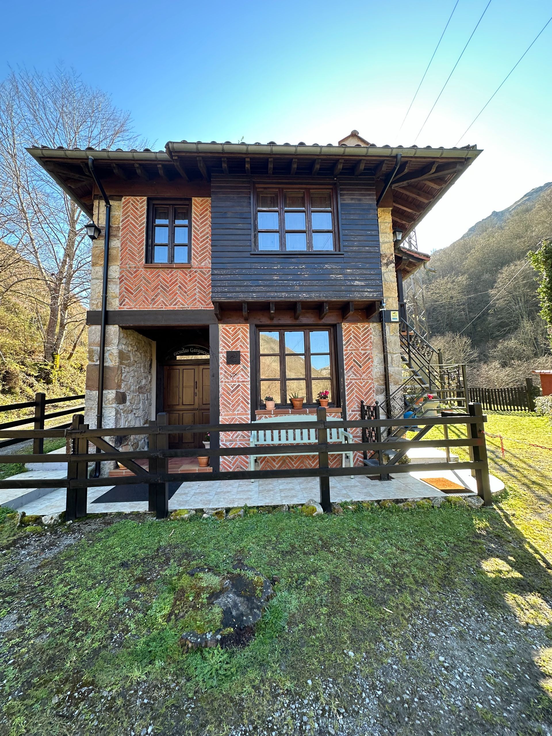 Villa i Piloña, Concejo de Piloña -, till salu