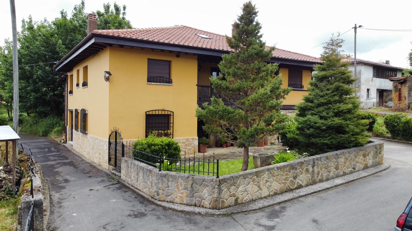 Villa i Piloña, Concejo de Piloña -, till salu