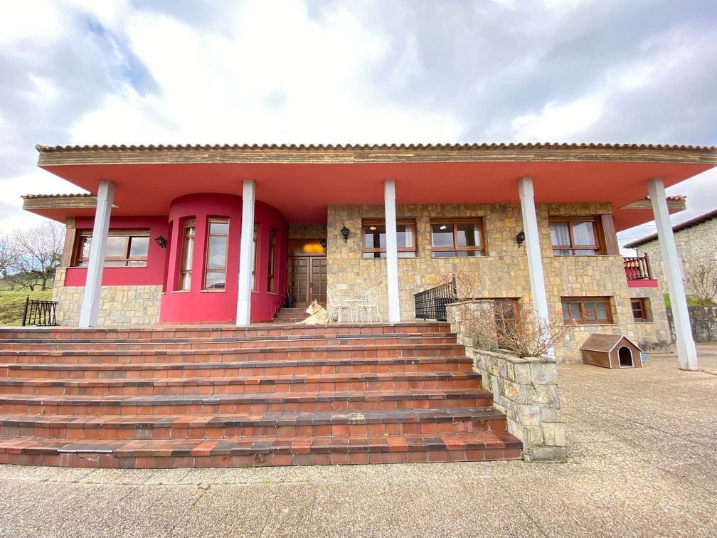Villa in Parres, te koop