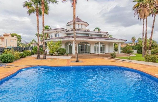 Villa in Alfaz del Pi / l'Alfàs del Pi, te koop