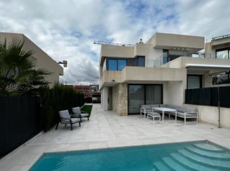 Дом из ряда жилого комплекса в Finestrat, продажа