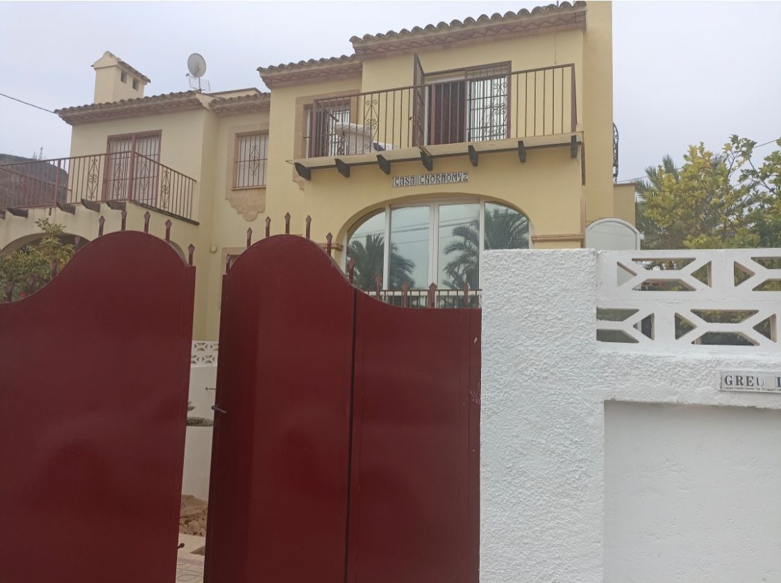 Casa adossada a Alfaz del Pi / l'Alfàs del Pi, en lloguer