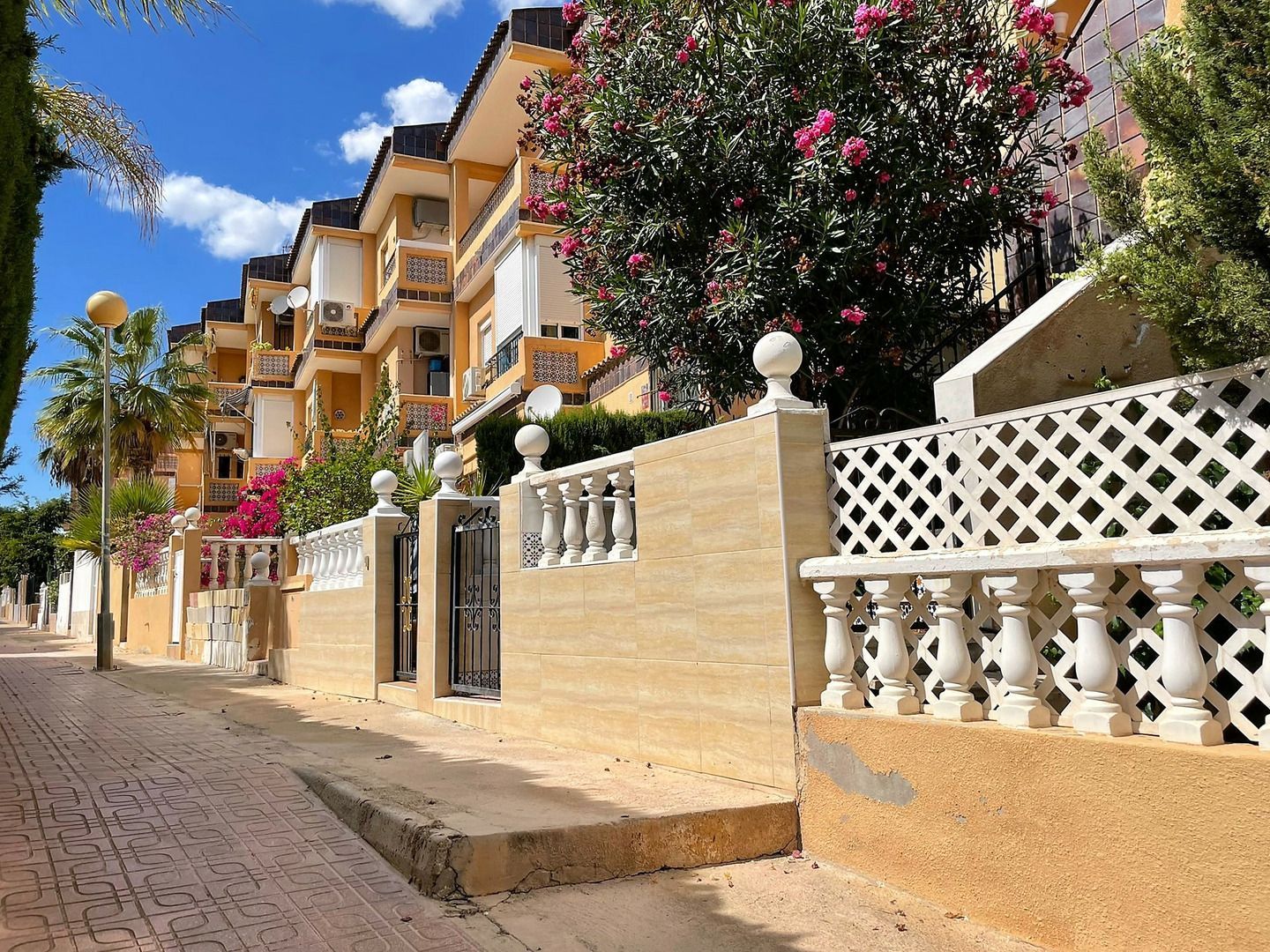 Дом из ряда жилого комплекса в Torrevieja, продажа