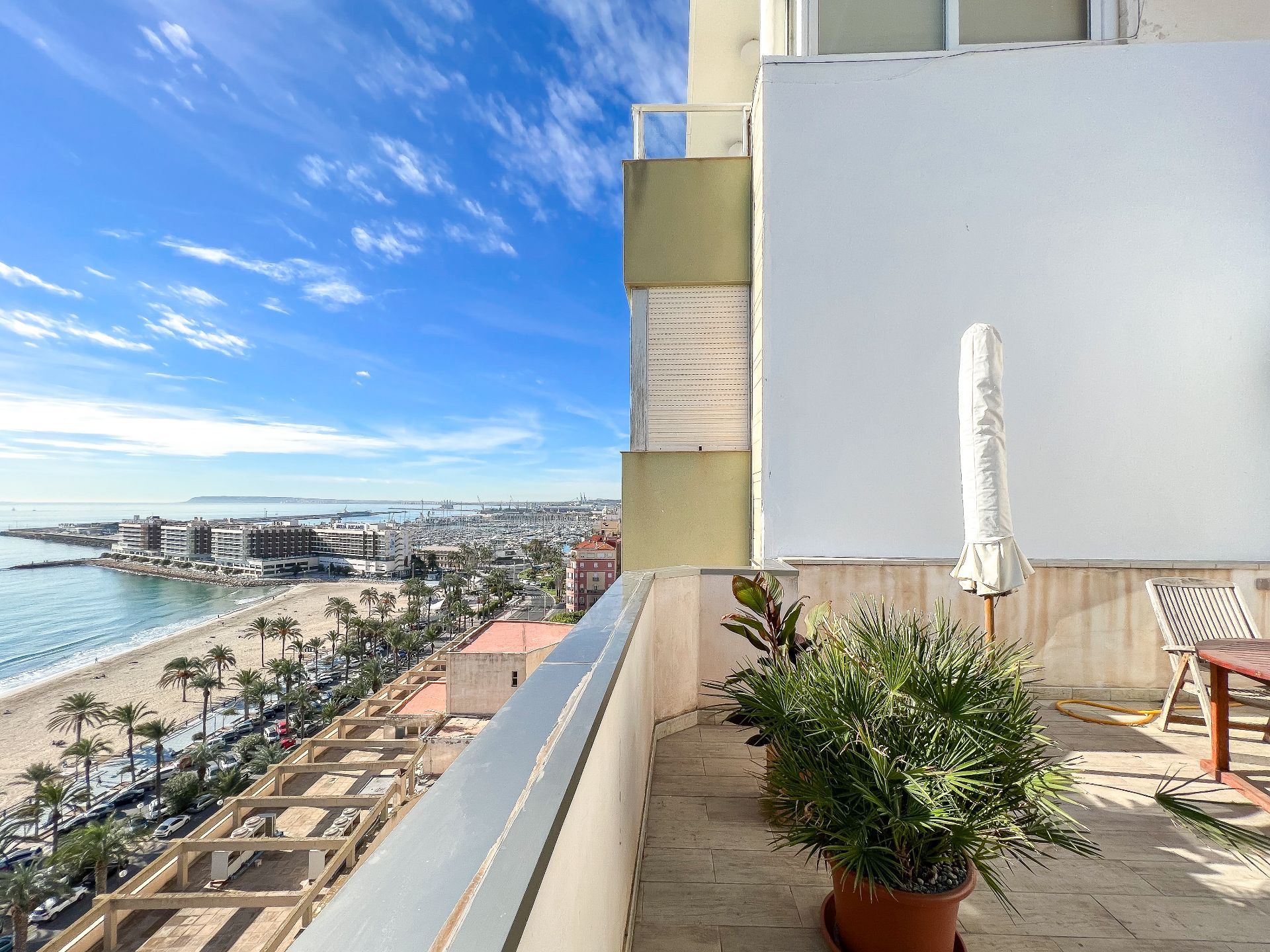 Takvåning i Alicante, till salu
