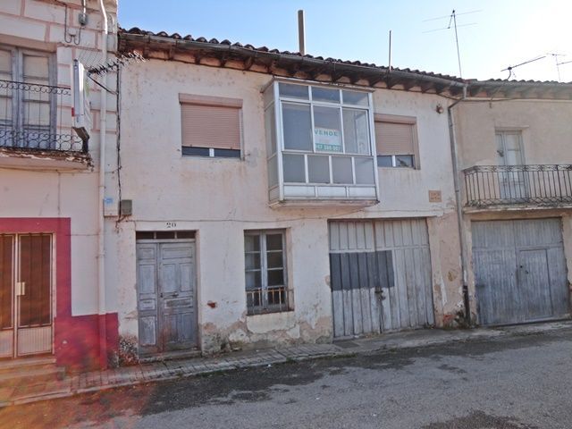 Casa adosada en Hontoria del Pinar, venta
