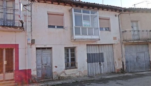 Casa adosada en Hontoria del Pinar, venta
