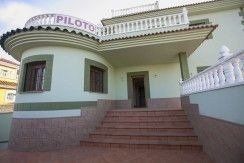 Villa in Torrevieja, Los altos, te koop