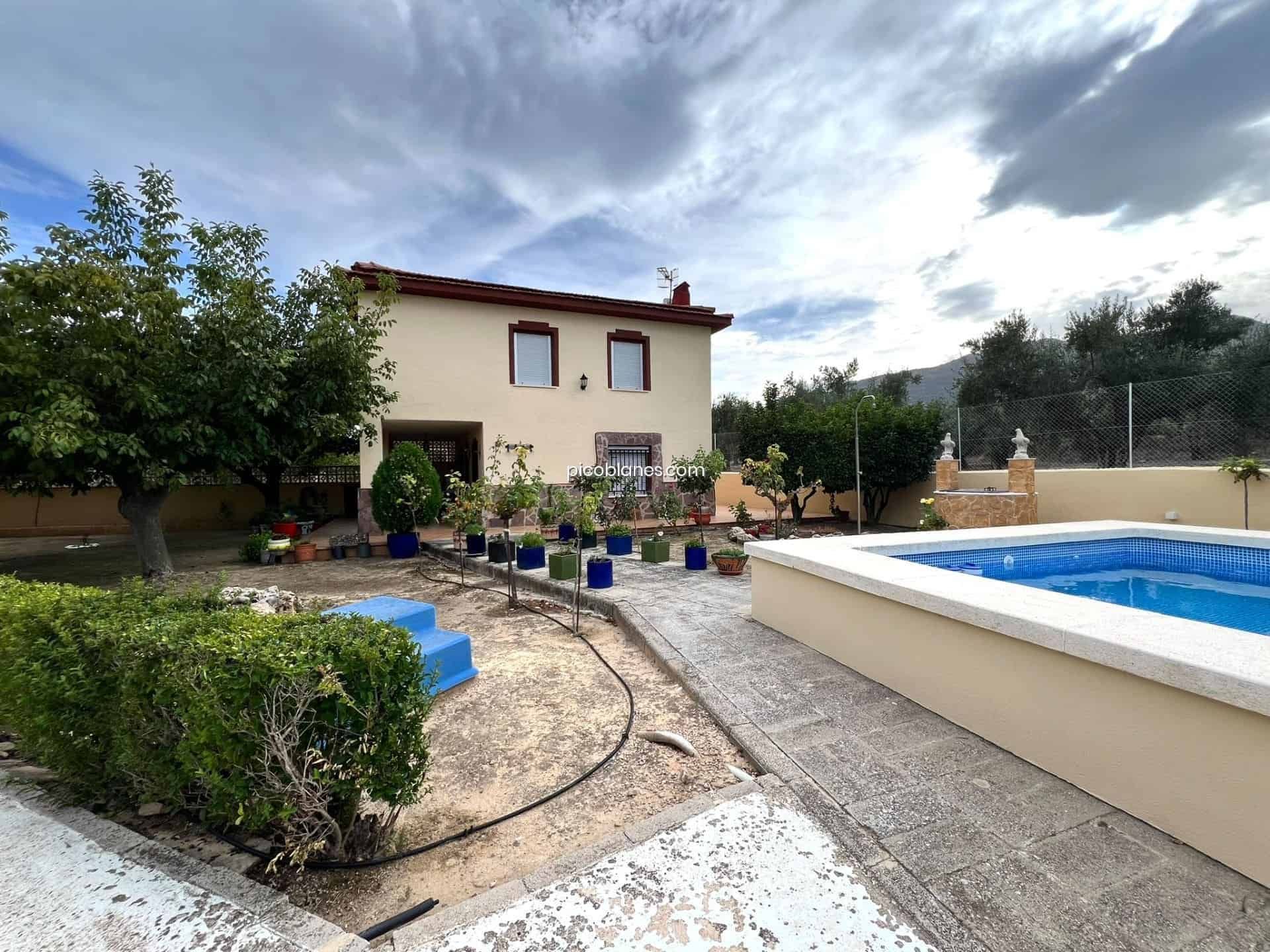 chalet-con-piscina-muro_3.jpg
