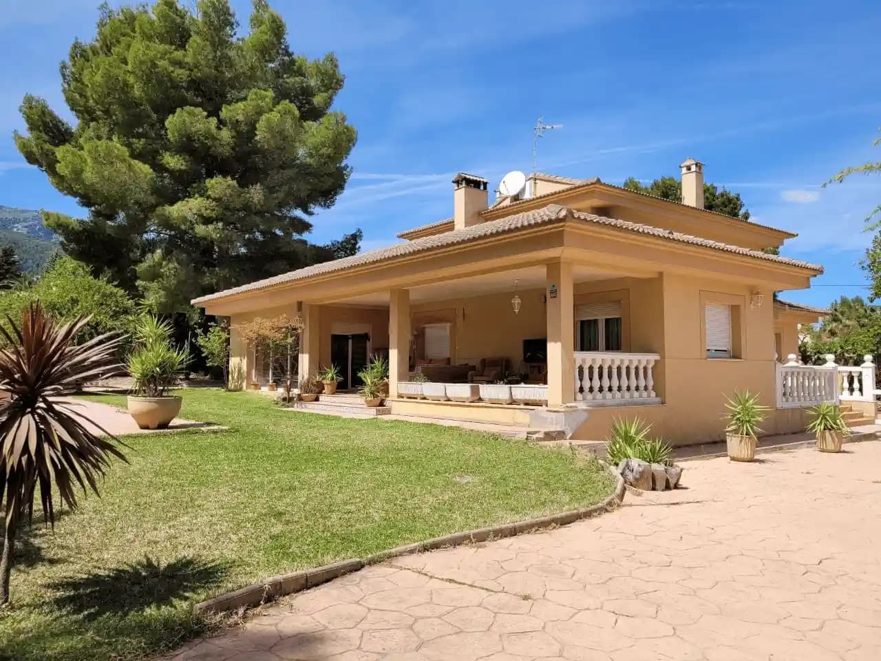 chalets-en-cocentaina-con-jardin.jpg