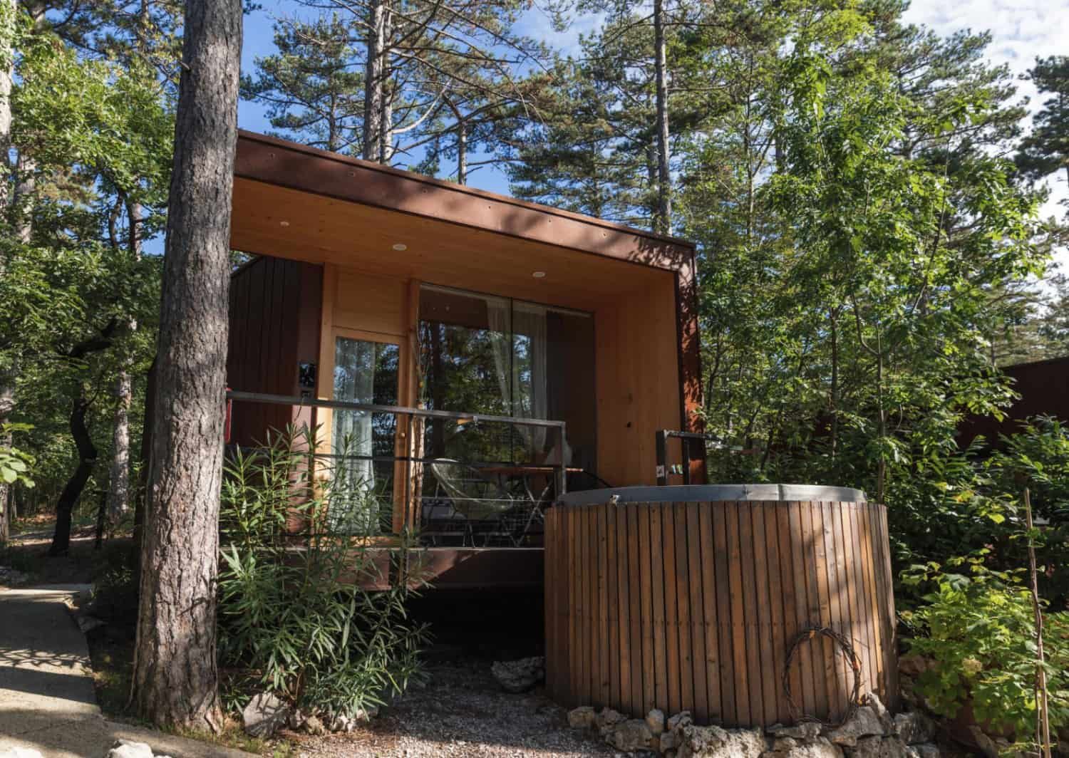 fachada-moderna-con-jardin.jpg