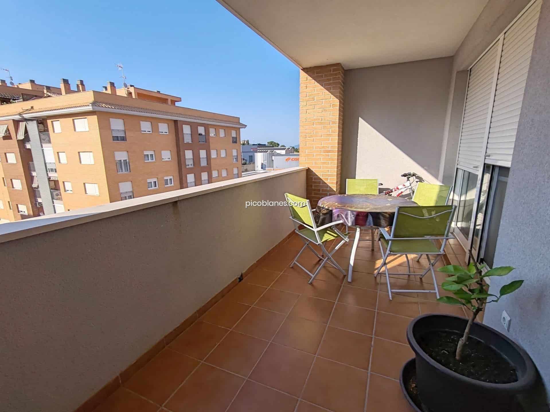 Piso con terraza cubierta