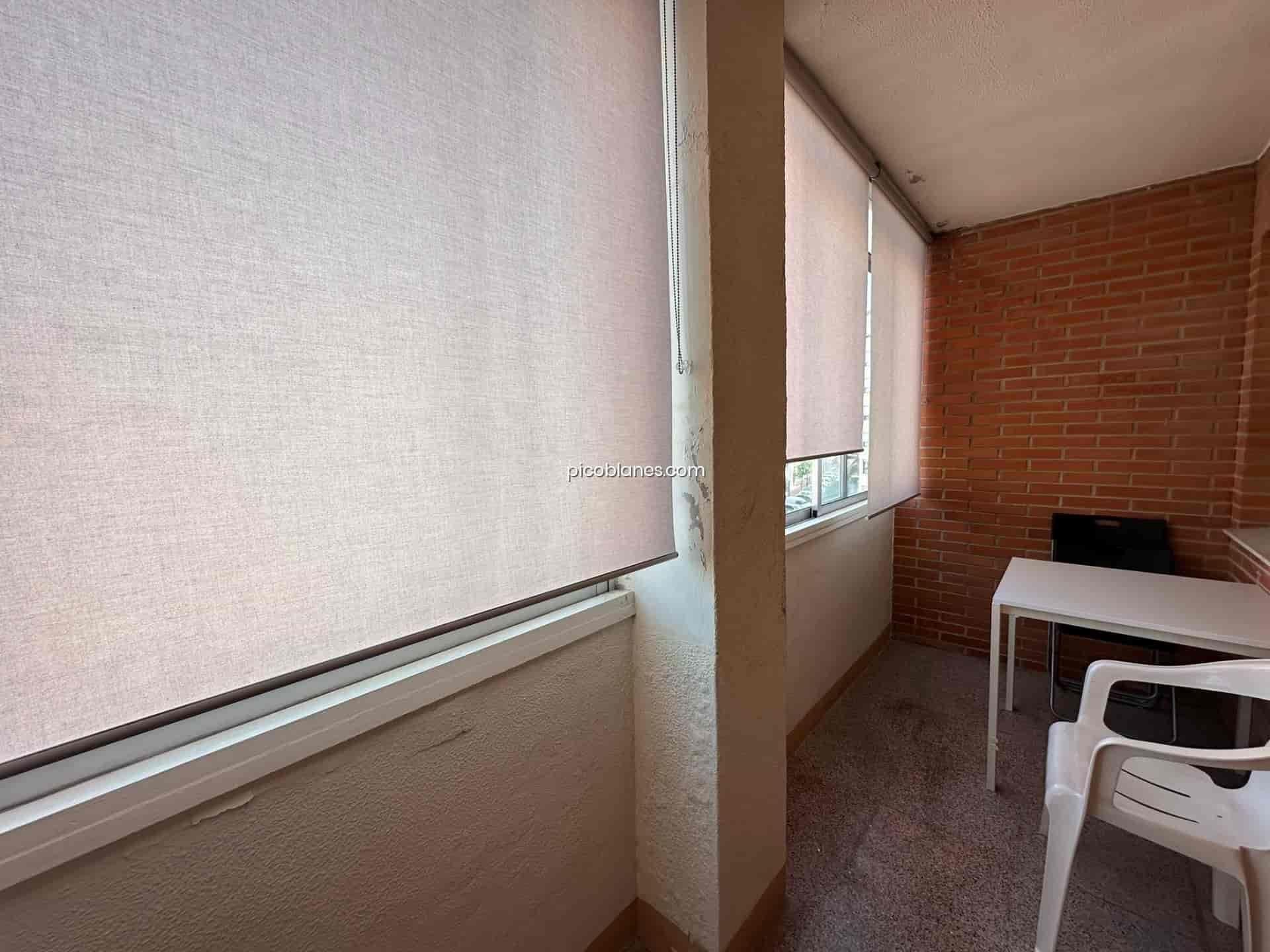 Piso con terraza acristalada