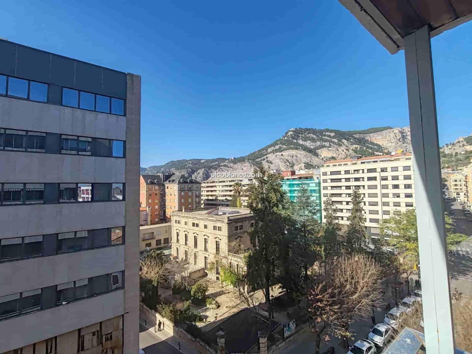 Piso con terraza cerrada