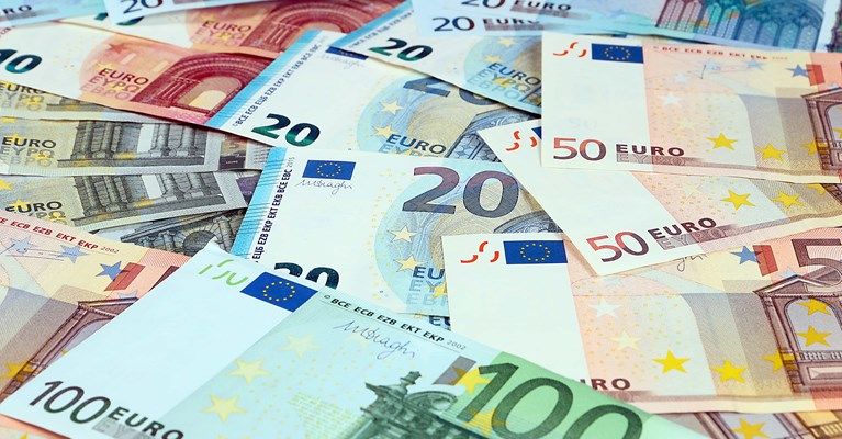 There are several benefits to using a currency exchange company when purchasing a Spanish property