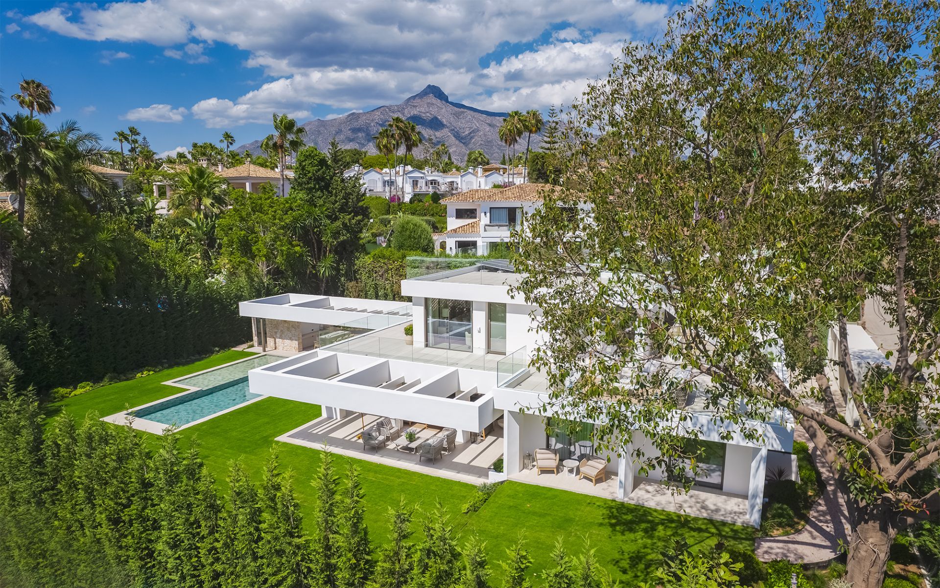 Luxury Villa in Marbella, Nueva Andalucía, for sale