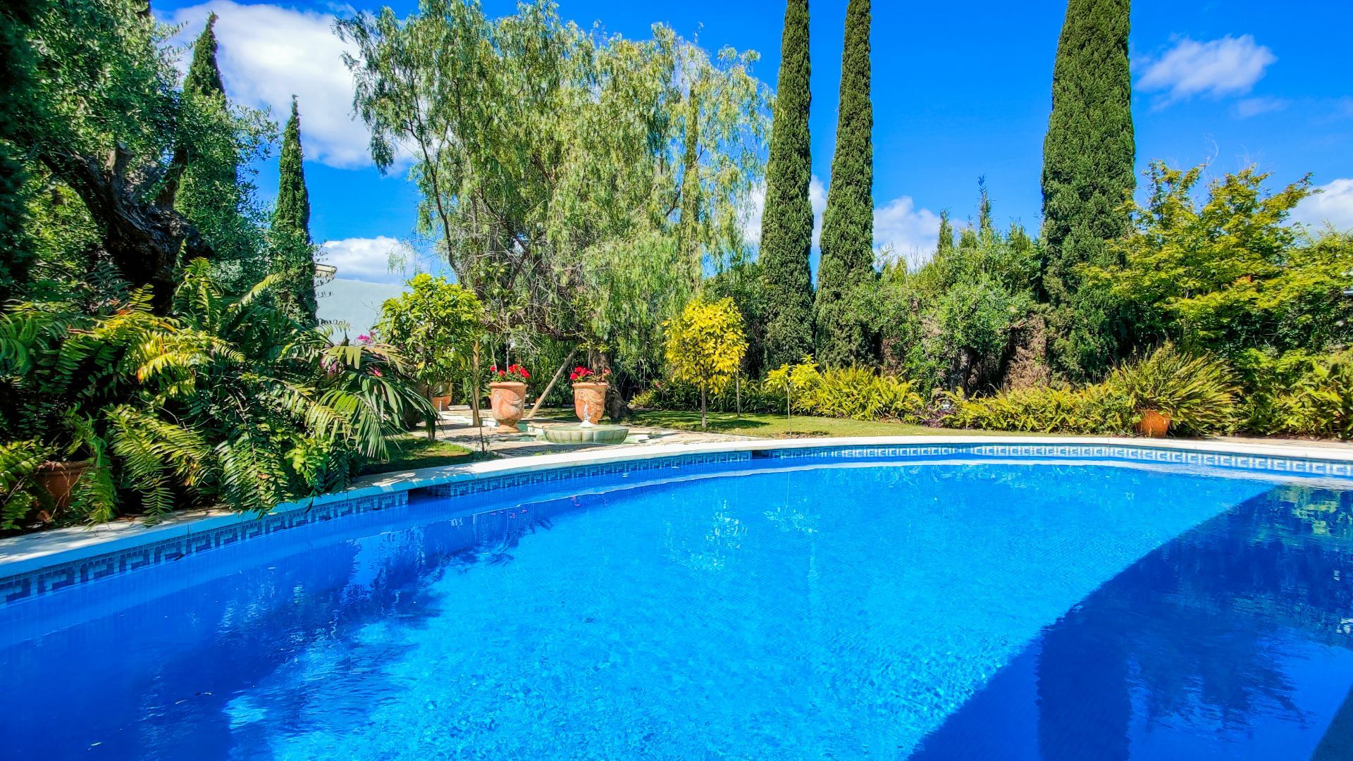Luxe villa in Marbella, Milla de Oro, te koop