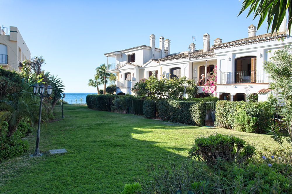 Casa adosada en Estepona, venta