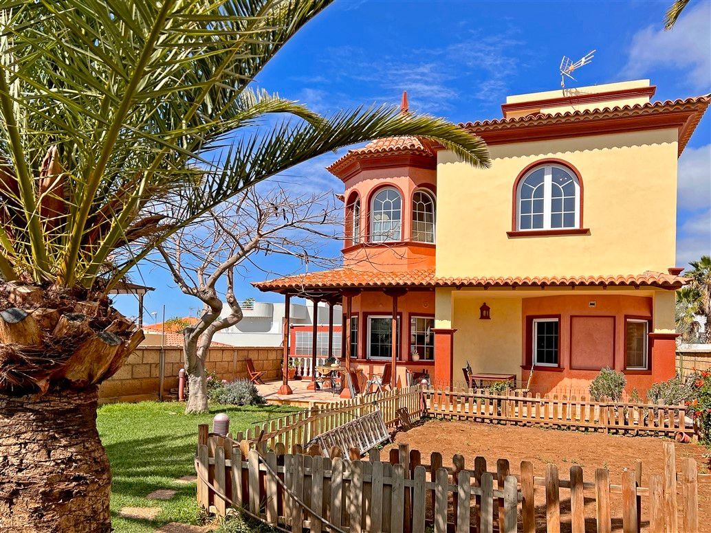 Villa in Adeje, los olivos, for sale